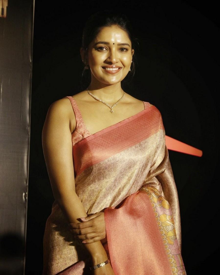 Gorgeous Pics Of Vani Bhojan In Saree Telugu Rajyam Photos